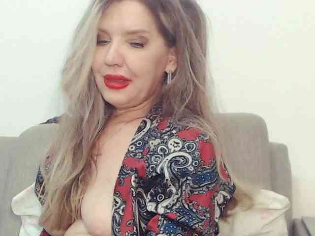 Drakulaura1 Sex Cam Show