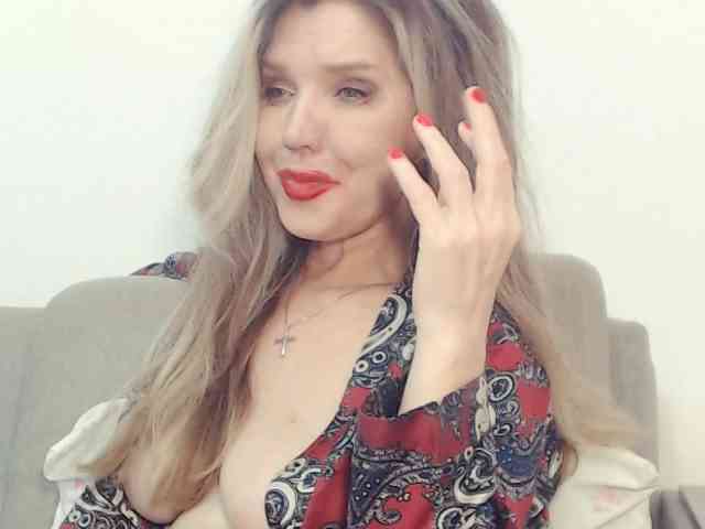 Drakulaura1 Sex Cam Show