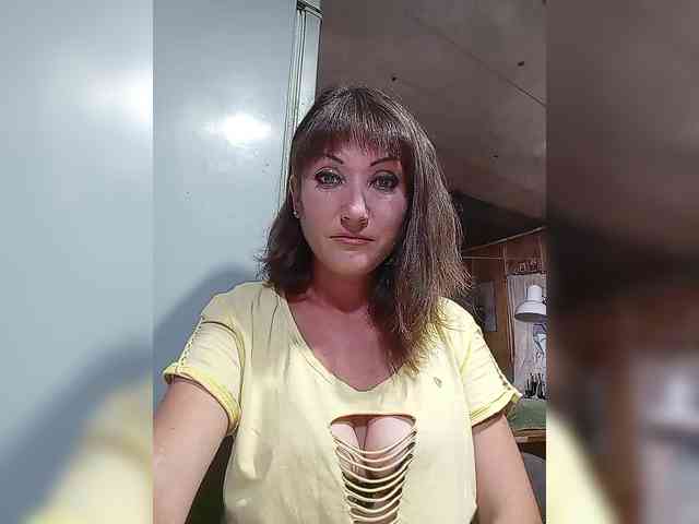 8BESTGirl8 webcam