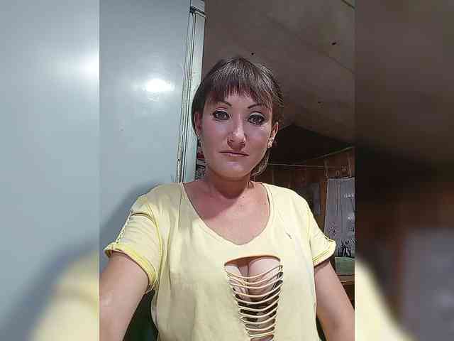 8BESTGirl8 webcam