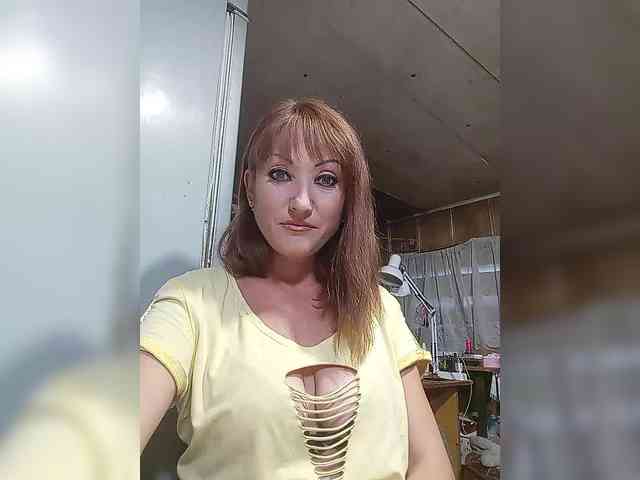 8BESTGirl8 webcam