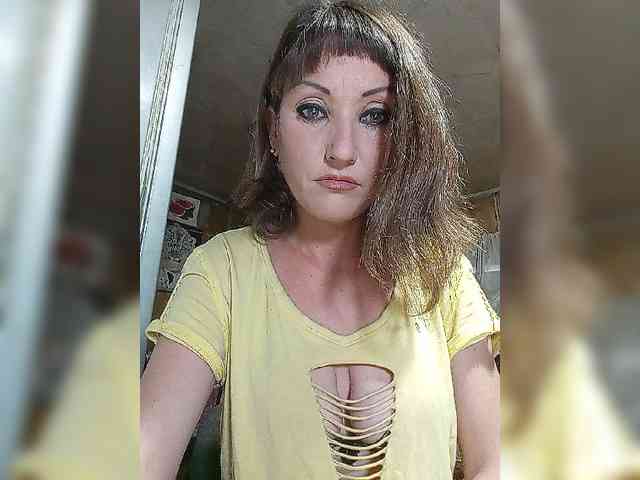 8BESTGirl8 webcam