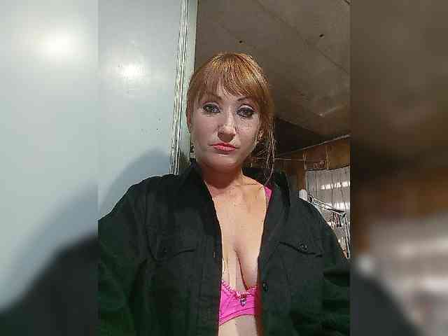 8BESTGirl8 webcam