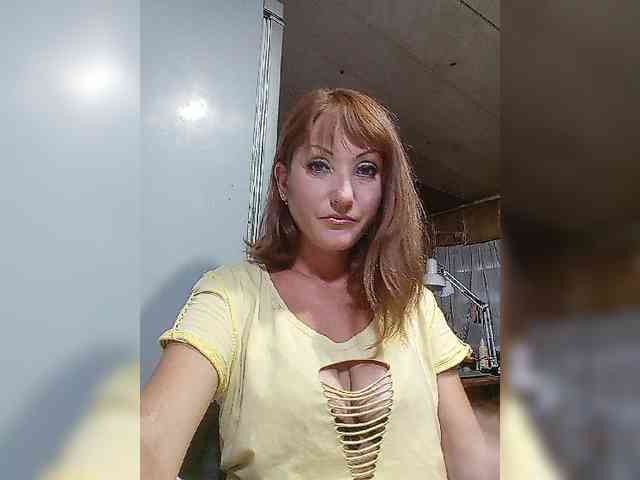8BESTGirl8 webcam