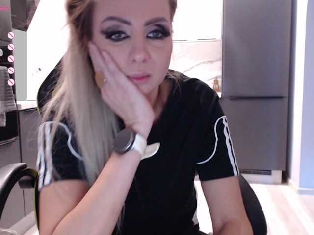 blondalina live cam on BongaCams