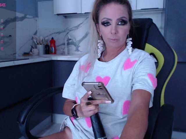 blondalina live webcam show