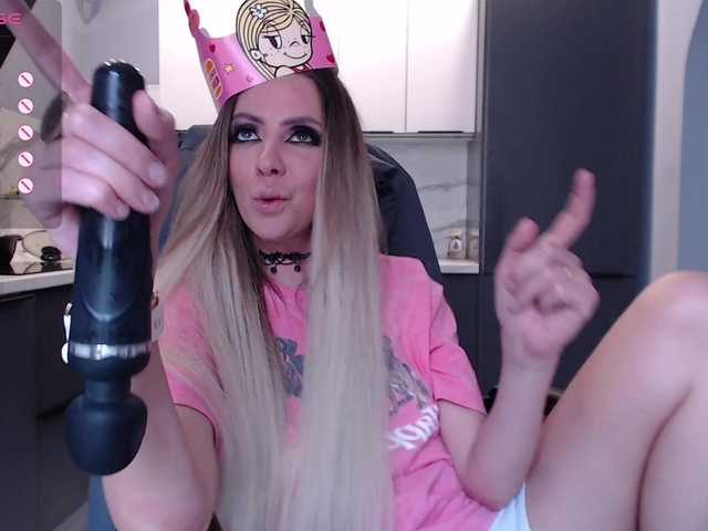 blondalina live cam on BongaCams