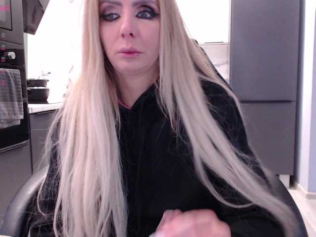 blondalina live cam on BongaCams