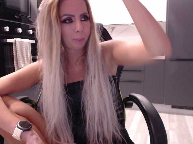 blondalina live cam on BongaCams
