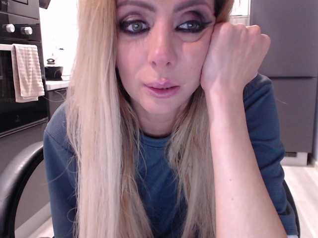 blondalina live cam on BongaCams