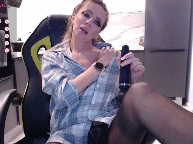 blondalina live cam on BongaCams