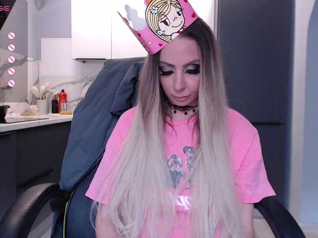 blondalina live cam on BongaCams