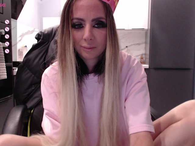 blondalina live cam on BongaCams