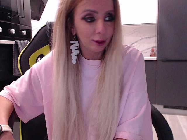 blondalina live cam on BongaCams