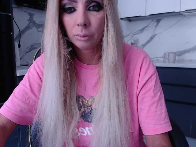 blondalina live cam on BongaCams