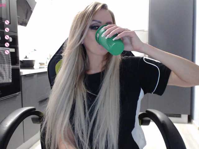 blondalina live cam on BongaCams