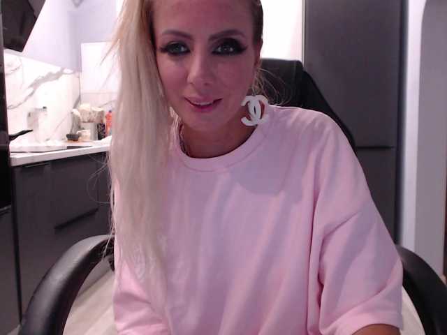 blondalina live cam on BongaCams