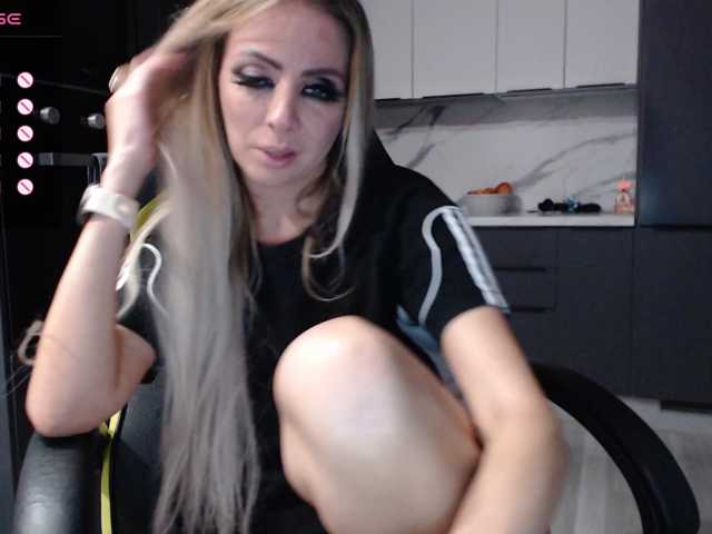 blondalina live cam on BongaCams