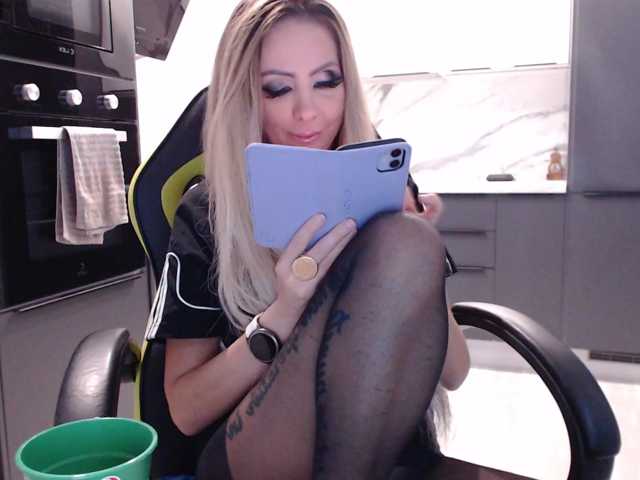 blondalina live cam on BongaCams