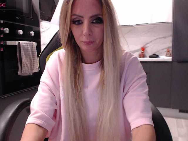 blondalina live cam on BongaCams