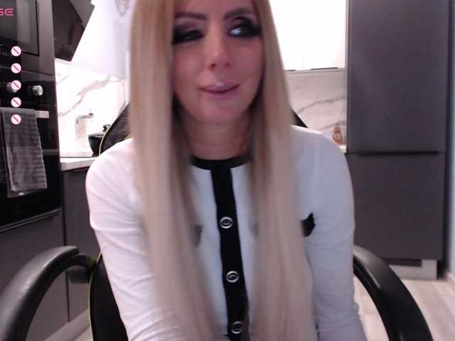 blondalina live cam preview