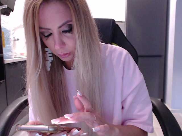 blondalina live cam on BongaCams