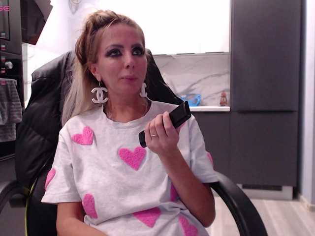 blondalina live cam on BongaCams