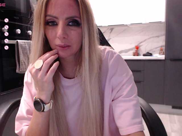 blondalina live cam on BongaCams