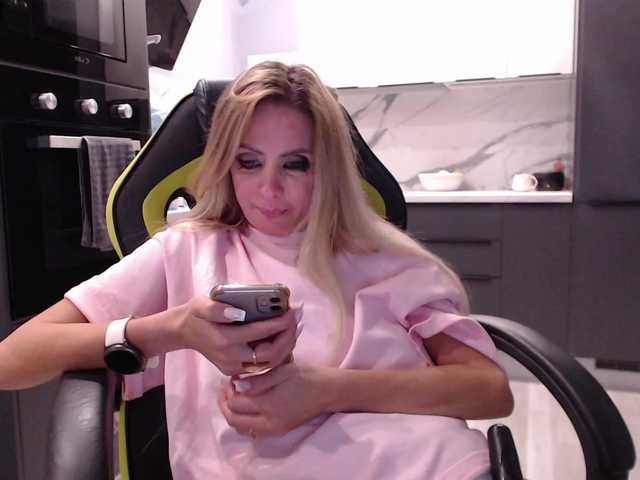 blondalina live cam on BongaCams