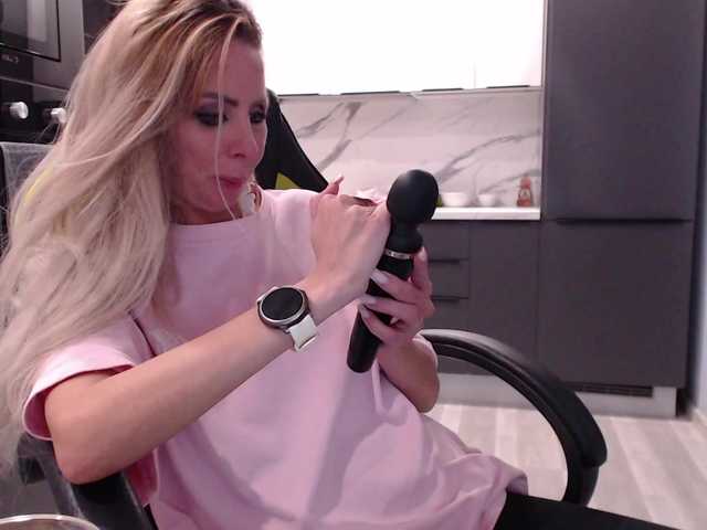 blondalina live cam on BongaCams