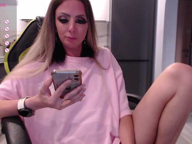 blondalina live cam on BongaCams
