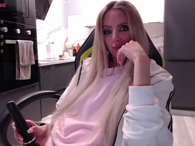 blondalina live cam on BongaCams