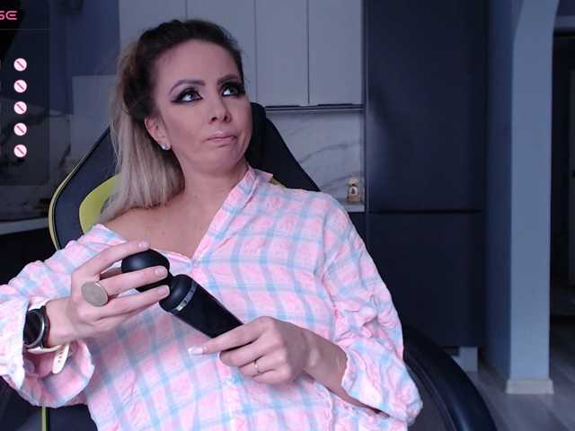 blondalina live cam on BongaCams