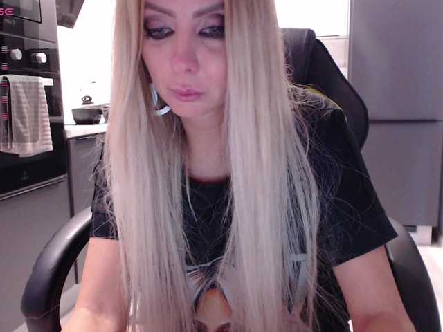 blondalina live cam preview