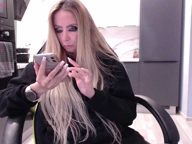 blondalina live cam on BongaCams