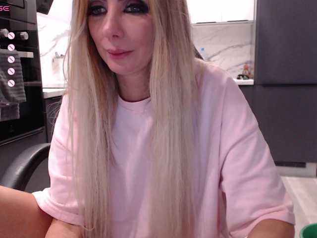blondalina live cam on BongaCams