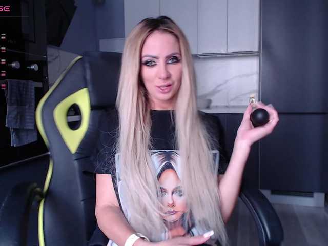 blondalina live cam on BongaCams