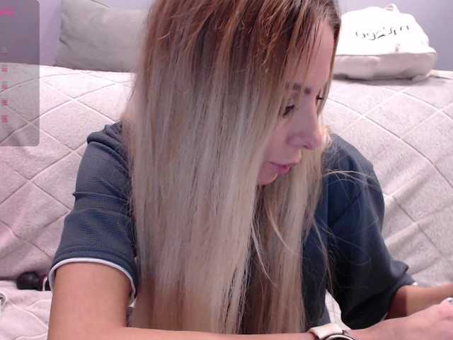 blondalina live cam on BongaCams