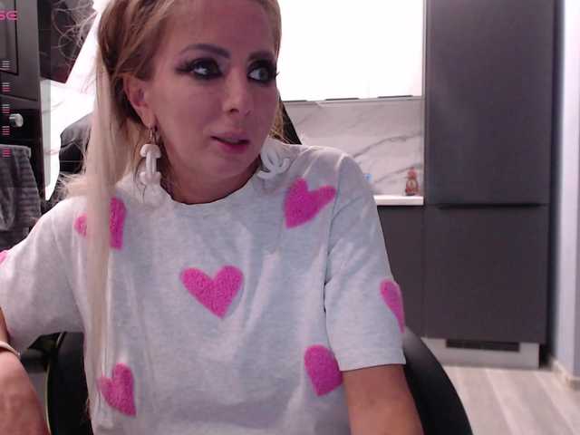 blondalina live cam on BongaCams