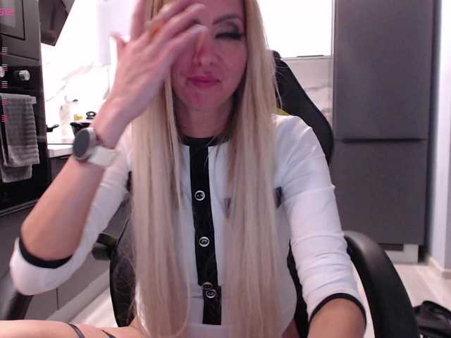 blondalina live cam on BongaCams