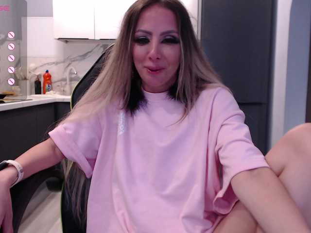 blondalina live cam on BongaCams
