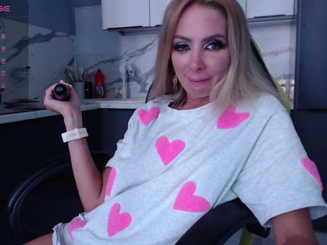 blondalina live cam on BongaCams