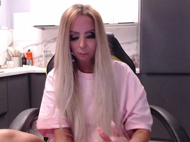 blondalina live cam on BongaCams