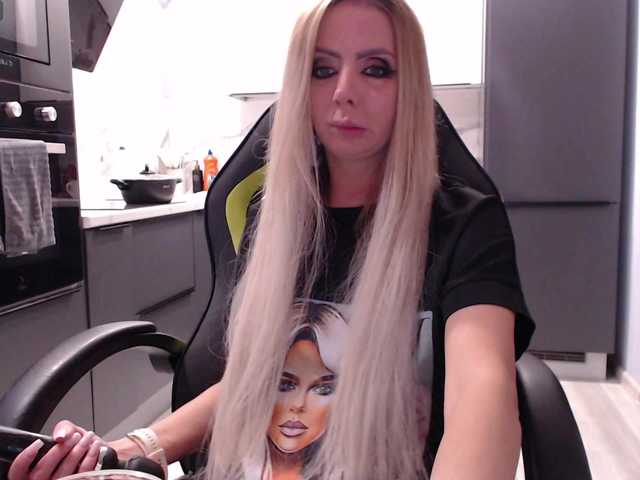 blondalina live cam on BongaCams