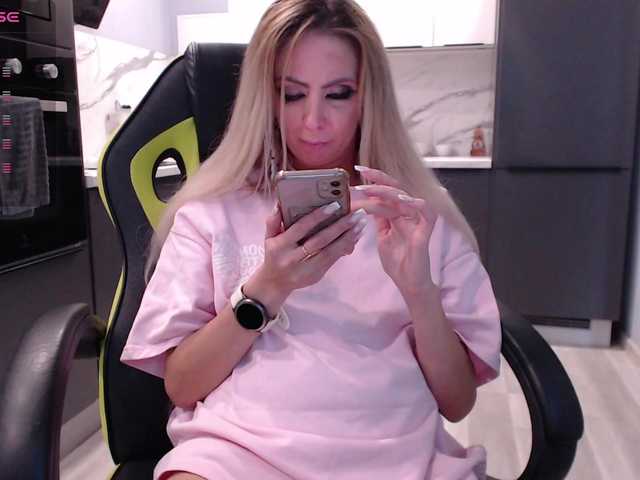 blondalina live cam preview