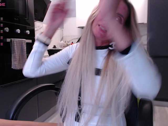 blondalina live cam on BongaCams