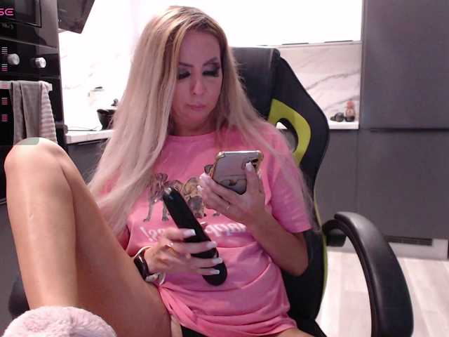 blondalina live cam on BongaCams