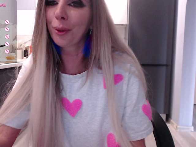 blondalina live cam on BongaCams