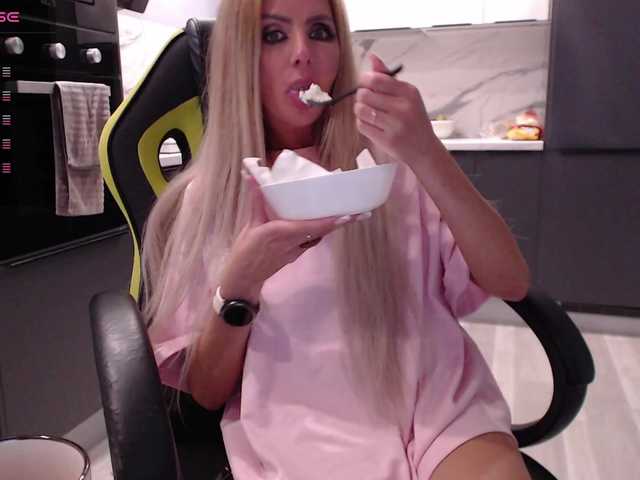 blondalina live cam on BongaCams