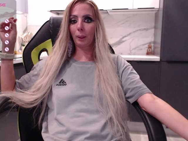 blondalina live cam on BongaCams